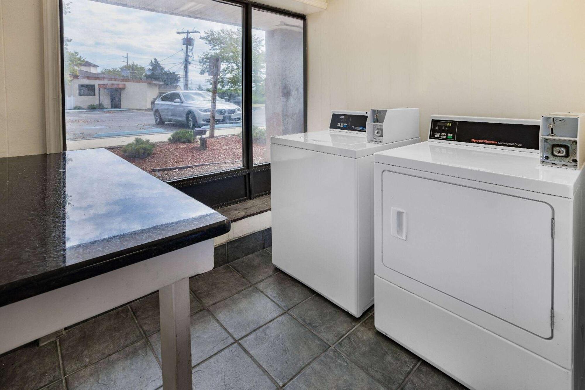Ramada By Wyndham West Atlantic City Egg Harbor Township Extérieur photo