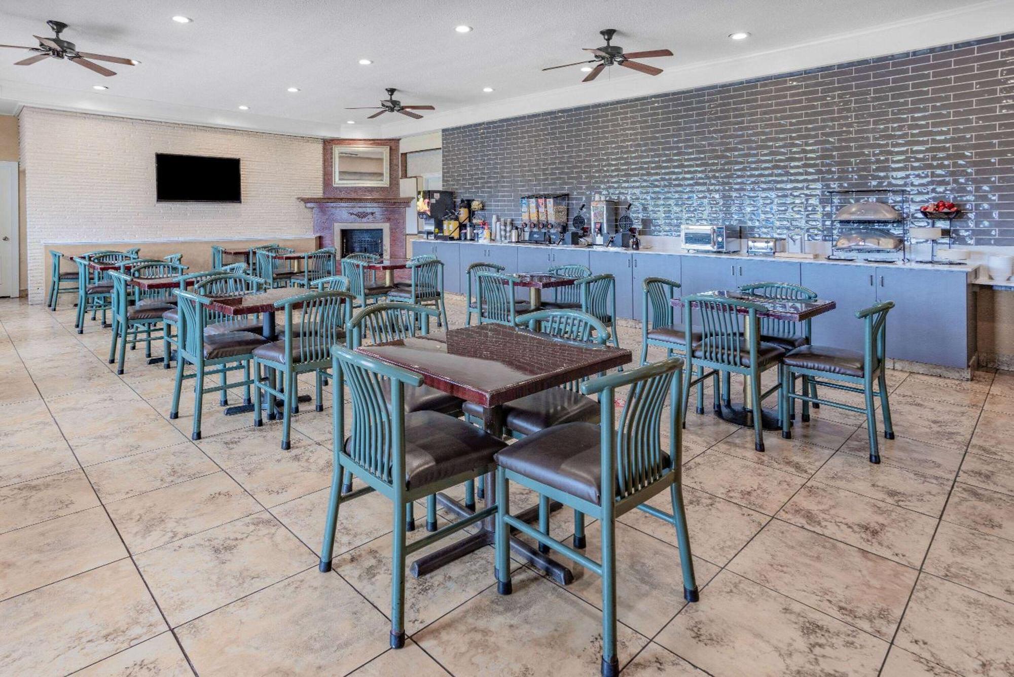 Ramada By Wyndham West Atlantic City Egg Harbor Township Extérieur photo
