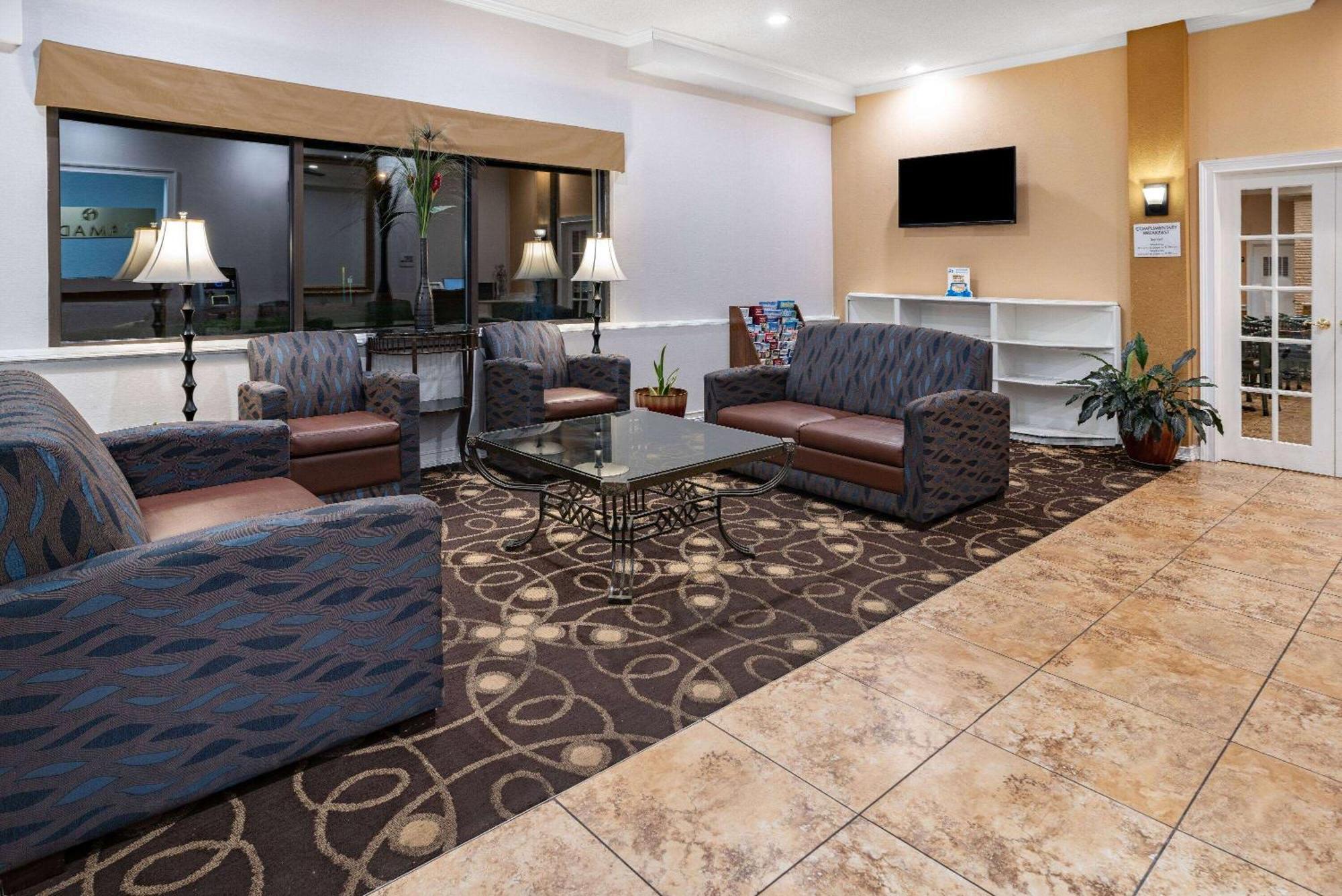 Ramada By Wyndham West Atlantic City Egg Harbor Township Extérieur photo